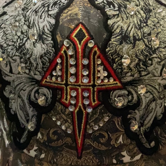 Used - Picture 2 of 7